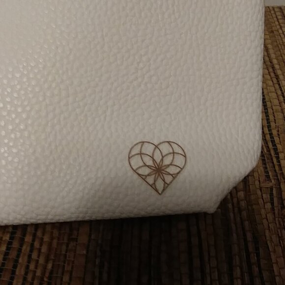 White Embossed Leather Clutch w/ Gold Heart Logo 💖 NWOT - Picture 4 of 6